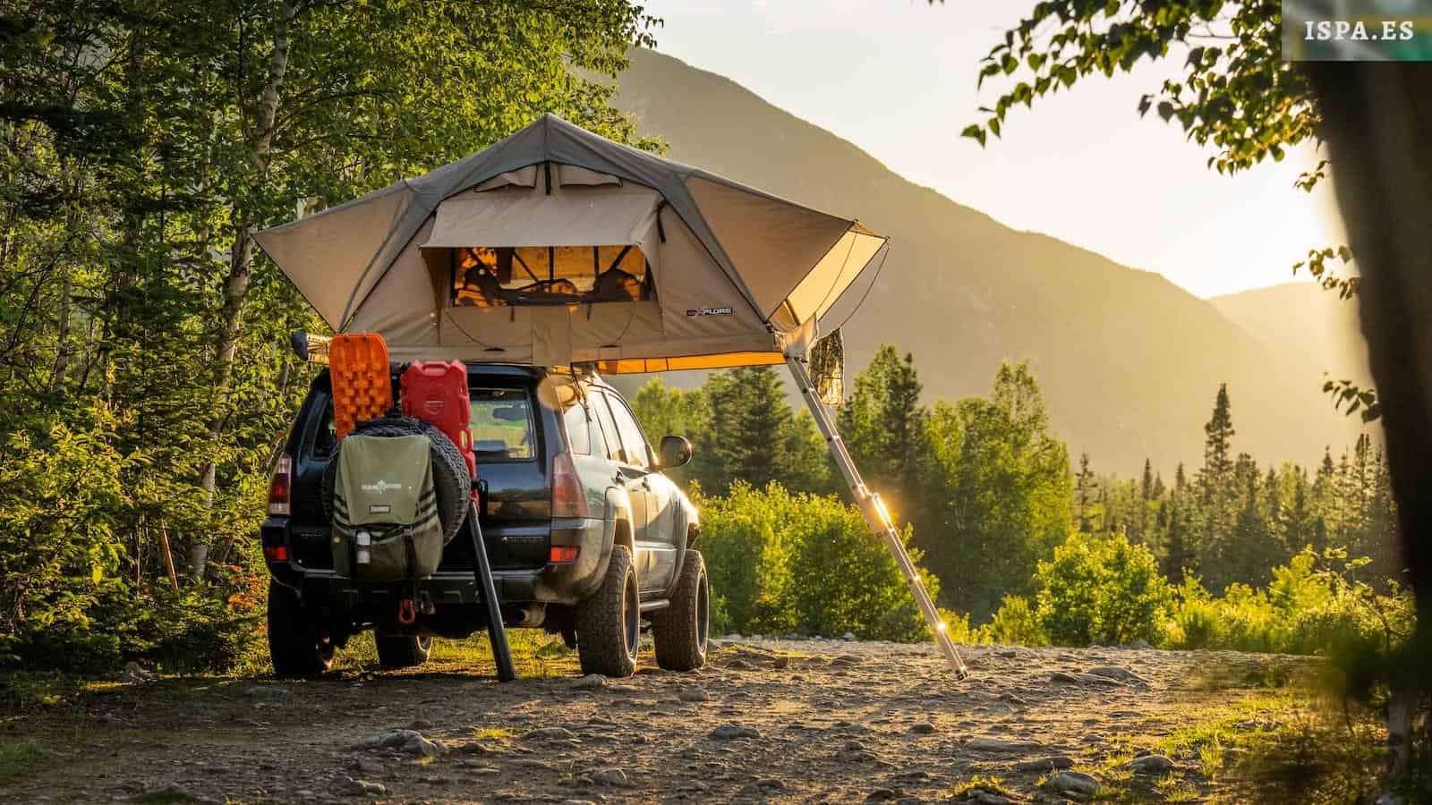 persona en instalaciones de un camping